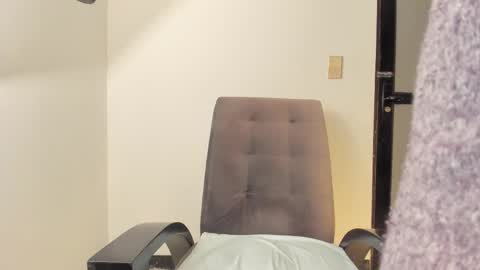 Snapshot of marianaa_torress chatting on December 15, 2025, 2:10 pm Mariana online show from December 15, 2025, 2:10 pm