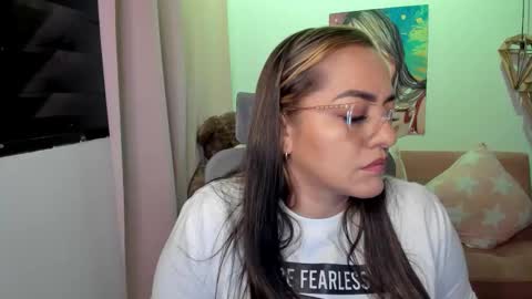 Mariana Lopez online show from December 5, 2025, 1:03 am