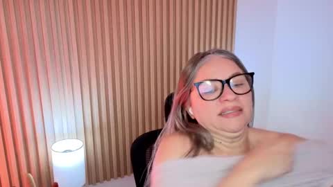 Marian Love  online show from November 8, 2025, 10:48 am