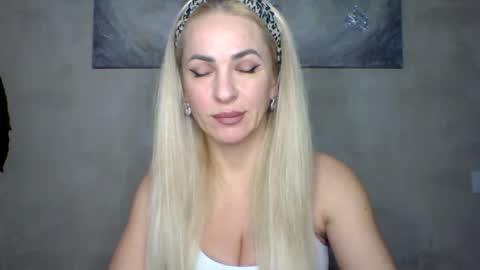 Snapshot of marianna1977 chatting on March 11, 2025, 5:13 pm marianna1977 online show from March 11, 2025, 5:13 pm