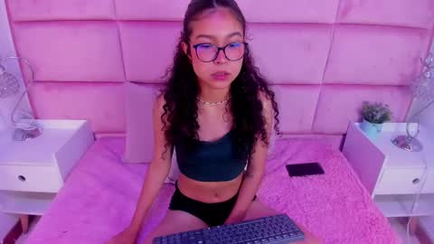 Snapshot of marianna_ray_ chatting on February 13, 2025, 12:32 pm marianna_ray_ online show from February 13, 2025, 12:32 pm