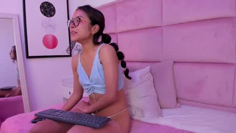 Snapshot of marianna_ray_ chatting on February 22, 2025, 6:41 pm marianna_ray_ online show from February 22, 2025, 6:41 pm