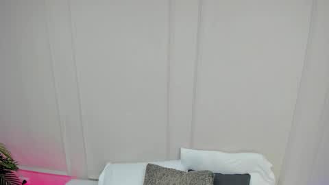 Maria Pettit online show from November 23, 2025, 10:04 am