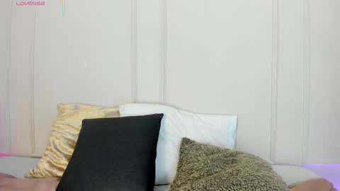 Snapshot of mariapettit chatting on January 14, 2026, 12:00 pm Maria Pettit online show from January 14, 2026, 12:00 pm