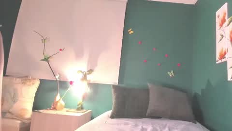 Theressa online show from September 9, 2025, 10:59 am