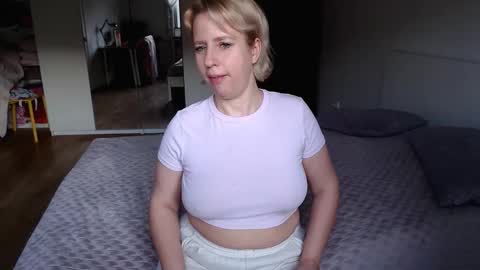 Snapshot of mariavalentinee chatting on October 31, 2025, 6:25 am Maria online show from October 31, 2025, 6:25 am