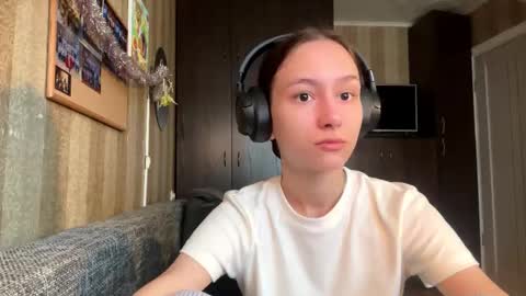 Snapshot of maricruzsilleman chatting on March 17, 2026, 7:12 am Lois online show from March 17, 2026, 7:12 am