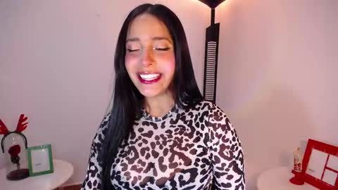 Snapshot of marie_daved chatting on December 21, 2025, 5:03 am Nicolle online show from December 21, 2025, 5:03 am