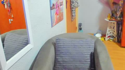 Marie   online show from February 5, 2025, 9:46 am