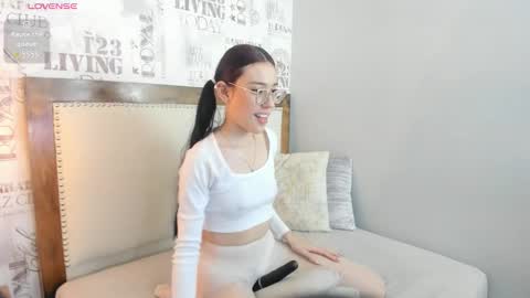 Snapshot of marie_tapner chatting on November 24, 2025, 12:27 pm MARIE online show from November 24, 2025, 12:27 pm