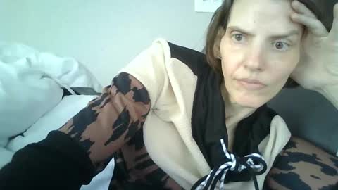 Mariejojo online show from April 4, 2026, 3:09 pm