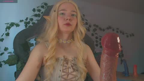 Snapshot of mariel_a_gold chatting on April 2, 2026, 7:17 am Mariel Gold online show from April 2, 2026, 7:17 am
