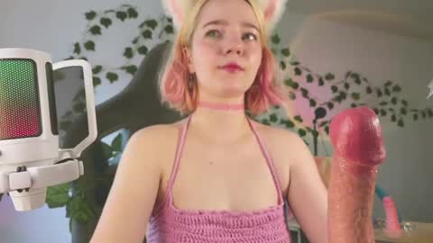 Snapshot of mariel_a_gold chatting on May 6, 2026, 8:19 am Mariel Gold online show from May 6, 2026, 8:19 am