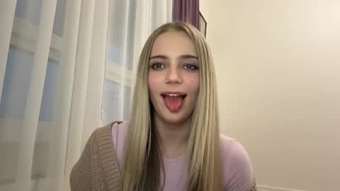 Snapshot of marielademopoulos chatting on March 1, 2026, 3:14 pm Sofia online show from March 1, 2026, 3:14 pm