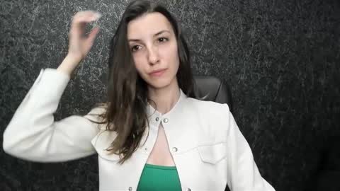 marielleanker online show from December 5, 2025, 11:19 am