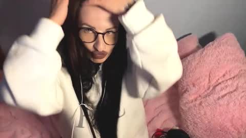 Hanna online show from November 2, 2025, 3:58 pm