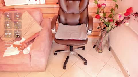 Snapshot of marien_thomson_ chatting on January 21, 2025, 5:49 am Marien online show from January 21, 2025, 5:49 am