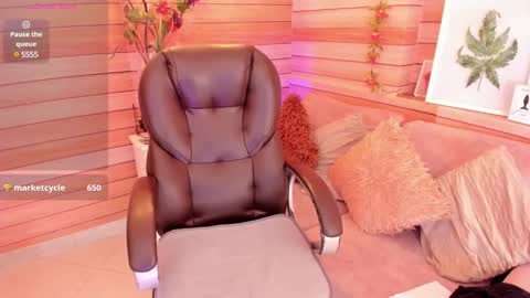 Snapshot of marien_thomson_ chatting on February 1, 2025, 7:05 am Marien online show from February 1, 2025, 7:05 am