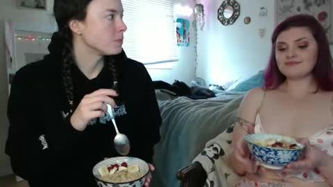 marigoldrue online show from February 25, 2025, 8:41 pm