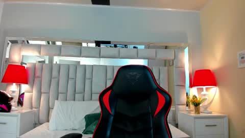 Snapshot of mariiahneedles chatting on November 21, 2025, 2:32 am mariiahneedles online show from November 21, 2025, 2:32 am