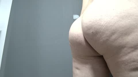 Snapshot of mariiio__bigass chatting on December 18, 2025, 10:10 am Mario online show from December 18, 2025, 10:10 am