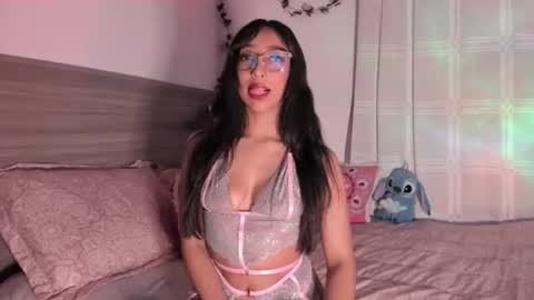 Luna Dulk online show from December 1, 2025, 9:14 am