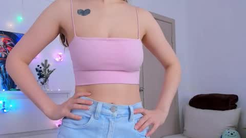 Snapshot of marilinal chatting on December 18, 2025, 7:47 am Marilina online show from December 18, 2025, 7:47 am