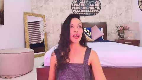 Snapshot of marilyn_blakee chatting on November 14, 2025, 1:21 pm MARIYLN BLAKE online show from November 14, 2025, 1:21 pm