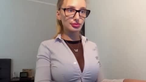 MarilynDevilish online show from December 5, 2025, 4:14 pm