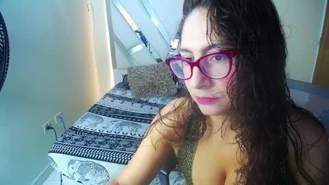 marilynetthan online show from December 18, 2024, 1:12 pm