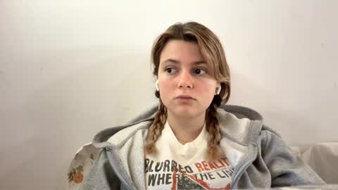 Snapshot of marilynnstoutt chatting on December 3, 2025, 12:03 pm Esma online show from December 3, 2025, 12:03 pm