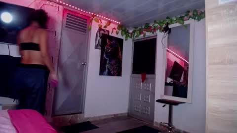 Snapshot of maritza_ferrerr chatting on November 19, 2025, 2:11 am Maritza Ferrer -Samara Beltran online show from November 19, 2025, 2:11 am