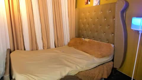 IM YOUR BABE GIRL LYCA online show from December 14, 2025, 11:15 am