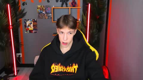 Mark online show from October 12, 2025, 10:47 am