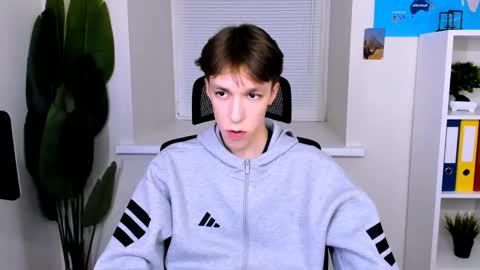 Mark online show from October 23, 2025, 3:33 pm