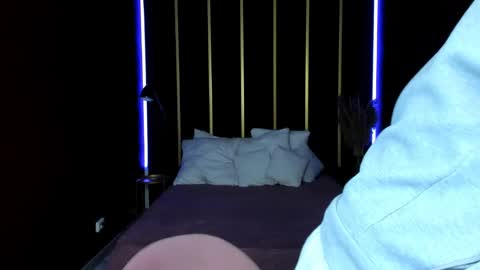 Mark online show from April 17, 2026, 2:53 pm