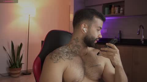 Snapshot of mark_hazze chatting on February 5, 2026, 12:04 am Mark online show from February 5, 2026, 12:04 am