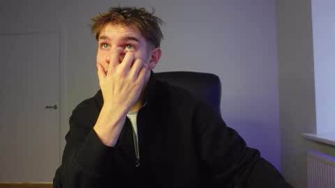 Snapshot of mark_karson chatting on December 21, 2025, 10:00 am MARK KARSON online show from December 21, 2025, 10:00 am