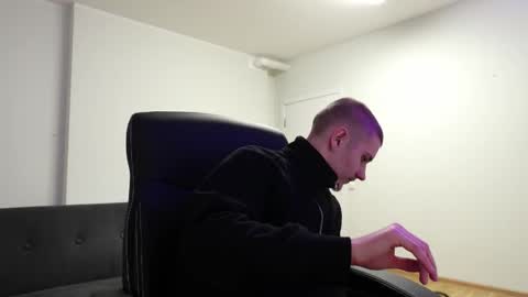 Snapshot of mark_karson chatting on January 18, 2026, 1:15 pm MARK KARSON online show from January 18, 2026, 1:15 pm