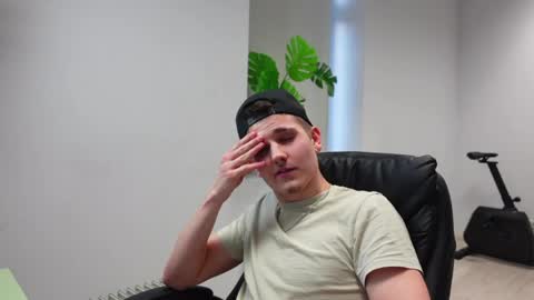 Snapshot of mark_karson chatting on April 8, 2026, 5:02 pm MARK KARSON online show from April 8, 2026, 5:02 pm