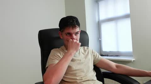 Snapshot of mark_karson chatting on April 29, 2026, 5:06 pm MARK KARSON online show from April 29, 2026, 5:06 pm
