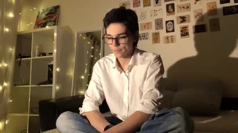 Mark online show from October 23, 2025, 3:44 pm