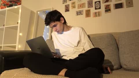 Mark online show from October 29, 2025, 1:35 pm