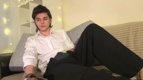 Mark online show from December 5, 2025, 1:09 pm