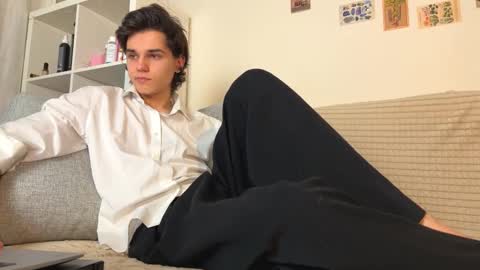 Mark online show from December 18, 2025, 1:50 pm