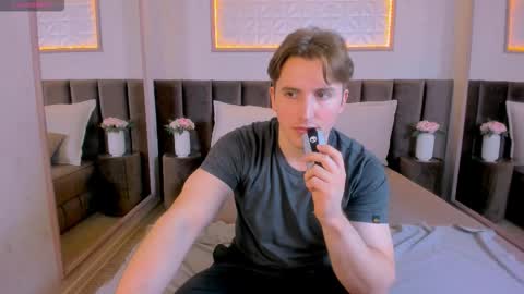 Snapshot of mark_yeti chatting on November 19, 2025, 1:00 pm Mark online show from November 19, 2025, 1:00 pm