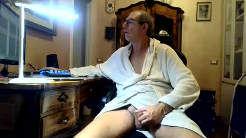 markmarkmark00 online show from January 1, 2025, 4:29 pm