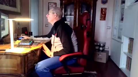 markmarkmark00 online show from February 25, 2026, 7:18 am