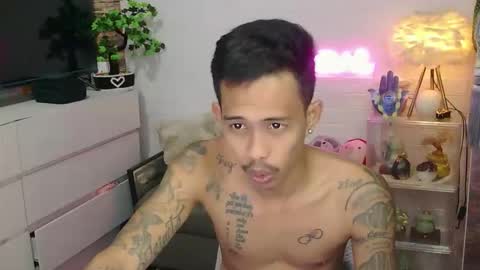 marlmoreno10 online show from April 17, 2026, 12:35 am