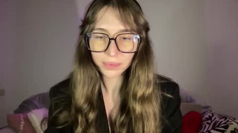 Snapshot of maroonaaa chatting on November 11, 2025, 7:36 pm Mary online show from November 11, 2025, 7:36 pm